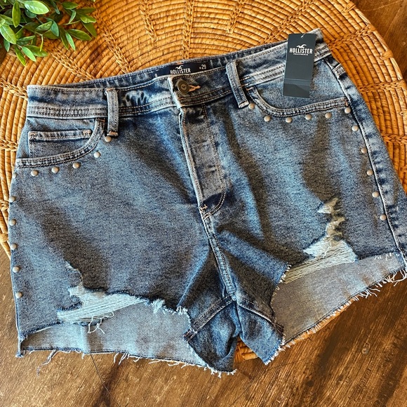 New Hollister High Rise Mom Jean Shorts with Silver Studs - Picture 2 of 16